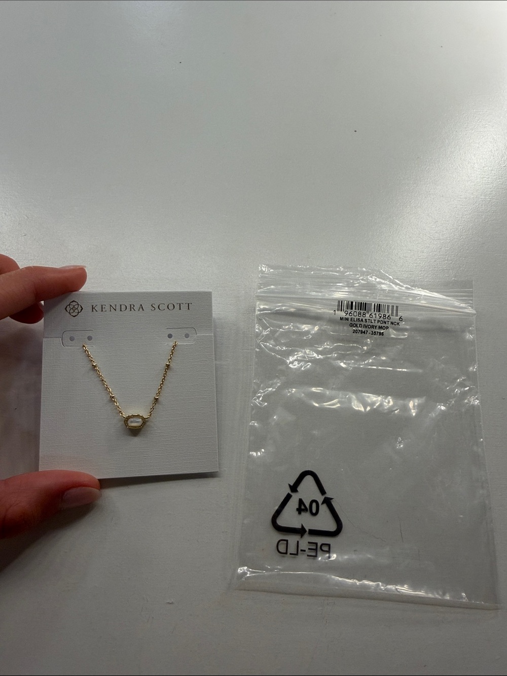 Kendra Scott NWT Gold Mini Elisa Satellite Short Pendant Necklace